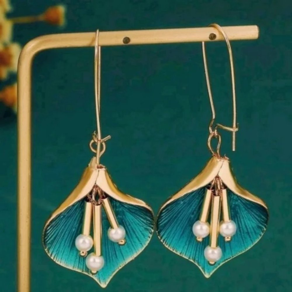ANTHROPOLOGIE FLORAL PETAL DROP EARRINGS